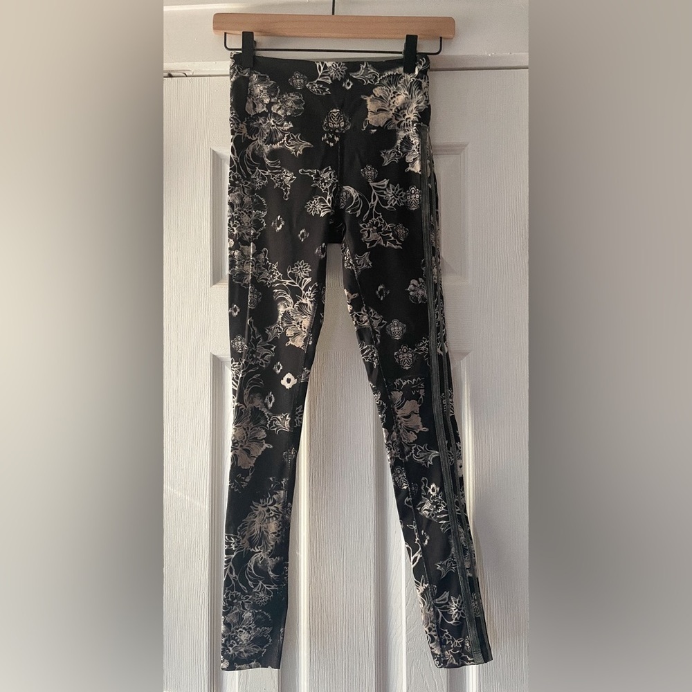 Free People Floral Black and White Leggings XS Excellent‎ Condition